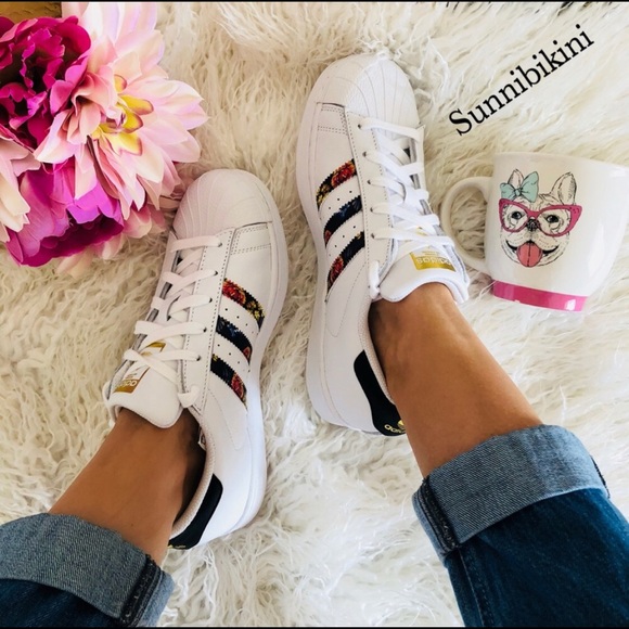 NWT Adidas Superstar Originals Women’s Shoes - Picture 2 of 8